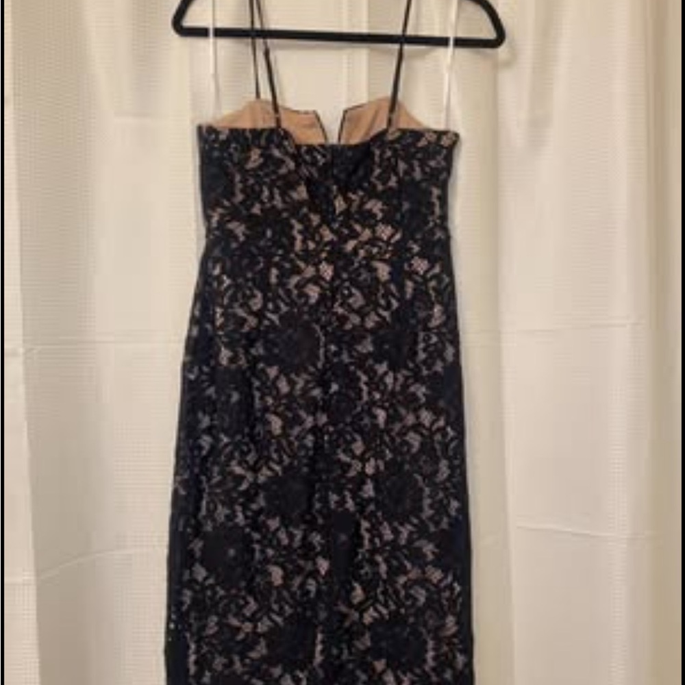 Elegant Black Lace Dress - Picture 3 of 3